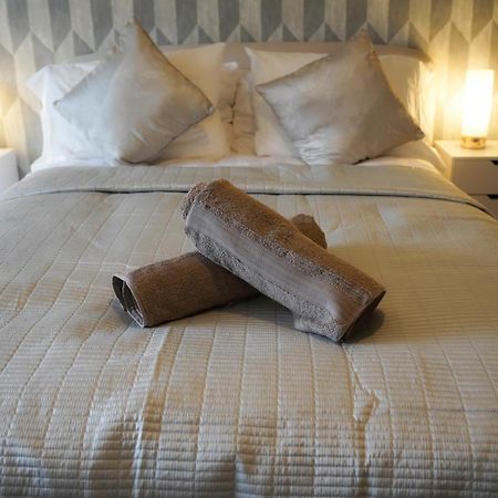 Lux 5 Bed Sleeps 11, 10 Mins From Wembley Stadium, Jacuzzi And Steam Shower Harrow on the Hill Exterior photo