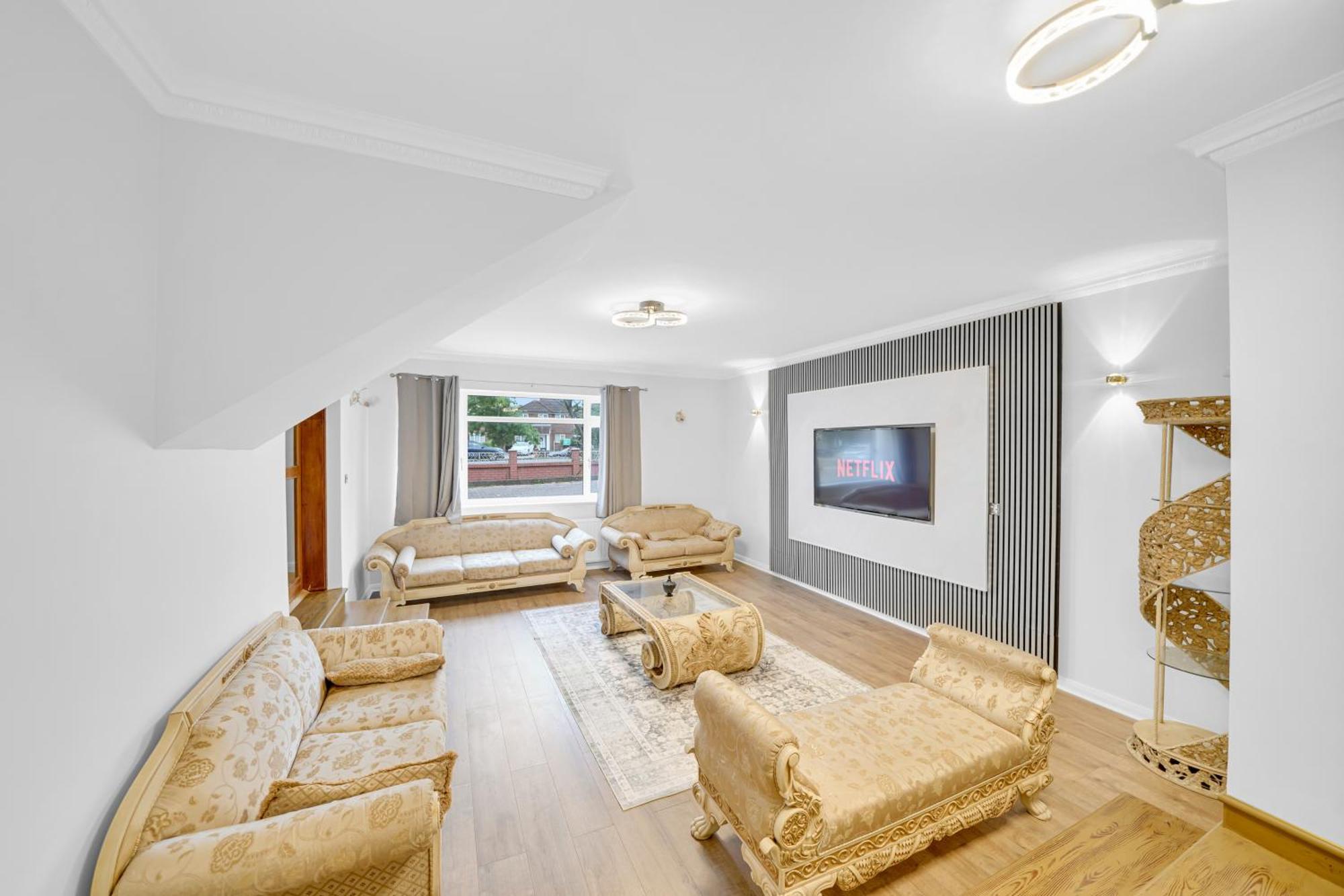 Lux 5 Bed Sleeps 11, 10 Mins From Wembley Stadium, Jacuzzi And Steam Shower Harrow on the Hill Exterior photo