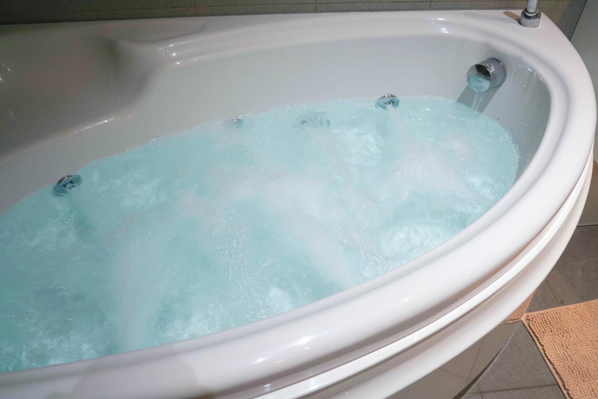 Lux 5 Bed Sleeps 11, 10 Mins From Wembley Stadium, Jacuzzi And Steam Shower Harrow on the Hill Exterior photo